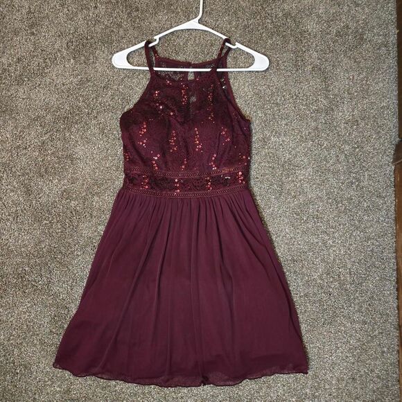 Women's Iz Byer Burgundy Formal Halter Neck Sparkle Sequin Lace Mesh Mini Dress - Picture 1 of 6